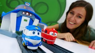 Guardería Infantil - Robot Trains en español. Trenes de juguete