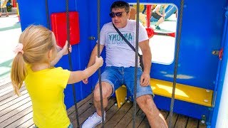 Nastya và bố vui chơi tại công viên giải trí