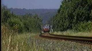 Schienenbus auf der Fahrt zur Grünentaler Hochbrücke - Strecke Heide - Neumünster