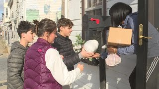 Volunteer families deliver Thanksgiving meals across York County