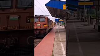 #12333 #Howrah Prayagraj Vibhuti Express #wap4 #130kmph #youtubeshorts #view #viral 😱😱😱🔥🔥🔥