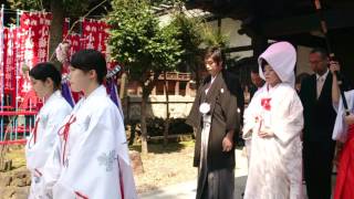 【東京】牛嶋神社の結婚式　参進のようす～参拝客からたくさんの祝福が♪