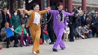 天津最美广场舞大妈登场！姐妹表演吉特巴《花桥流水》，真美！