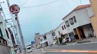 私は高速バスも停まって時刻表も見やすいこのバス停が好こ。益田市の石見交通【日本バス停紀行】第337回　須子