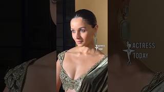 Alia bhatt hot saree look 🔥🤩#actresses #entertainment #trendingshorts #viral#reels