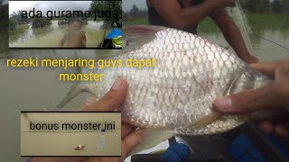 Rezeki menjaring dapat ikan monster