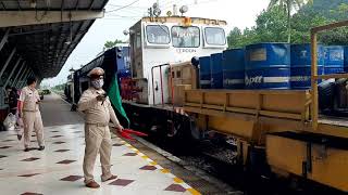 ขบวน 1705 รถอัดหิน MVM ผ่านสถานีรถไฟพัทลุง