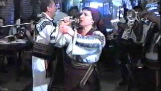 Fundaţia DUPĂ DATINA STRĂBUNĂ din Roman    Maria Butnaru  Hanul Ancuţei 1996.flv