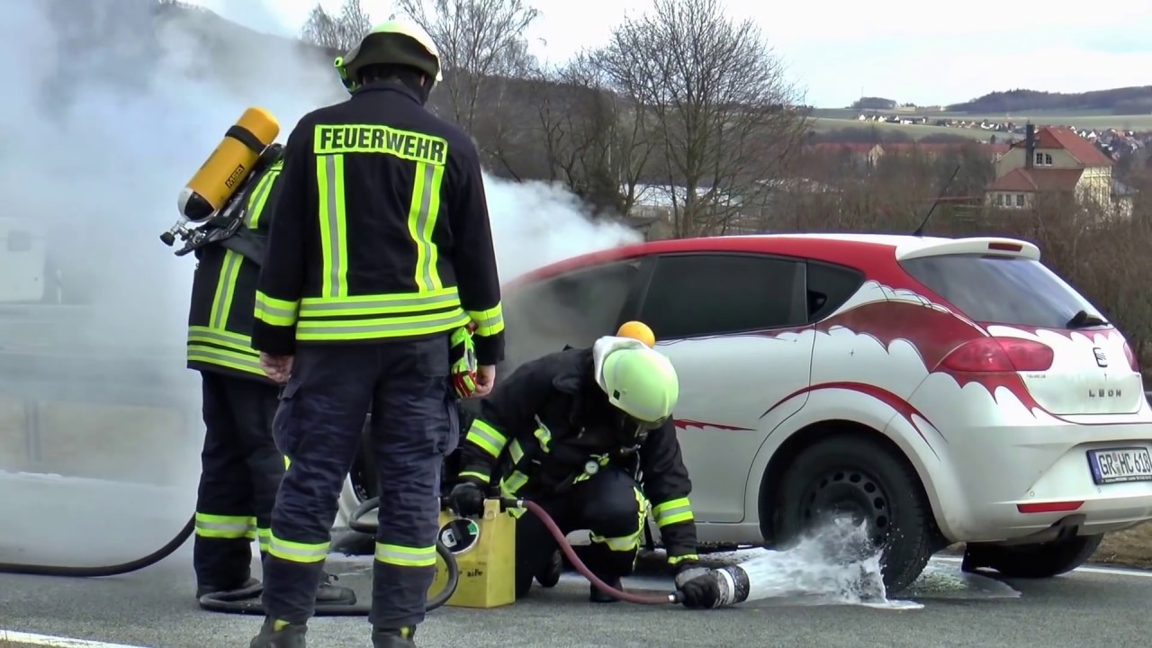 Brennender PKW B 178 Löbau (bewegte Bilder Zur Presseinformation) - YouTube