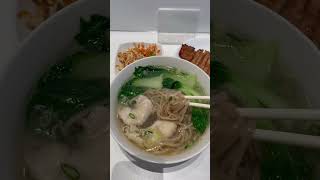 Taipei food 台北覓食之：江南街737巷文湖21雞湯麵，湯跟麵很好，雞肉有裹粉的口感，台式炸豬排也可以。 #taipeifood #台北覓食