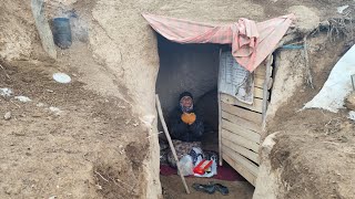 Winter Camping: A widowed grandmother fighting the mountain cold in a cave