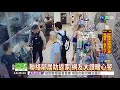 迷路嬤獨坐超商 暖警揹著找家