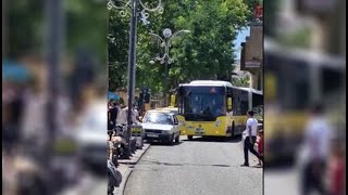 Urfa’da hatalı park edilen otomobil trafiği kilitledi