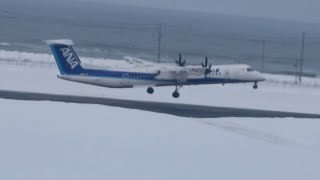 雪の稚内空港を全日空のプロペラ機が千歳空港に向けて離陸しました。展望デッキ封鎖中なので展望室からです。