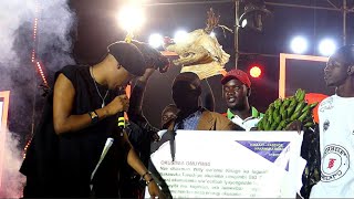 Big Eye Baamukubyeeko Surprise ku Stage, Embuzi,Enkoko,Embaata,Matooke,Laba esanyu #trending