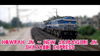 12041 UP Howrah Jn.- New Jalpaiguri Jn. Shatabdi Express skips Bally (BLY) through a long curve.