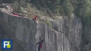 Colgando sobre el abismo, así quedó un paracaidista en la ladera de una montaña en Canadá