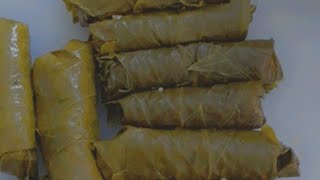 how to roll  waragaenab ( stuffed grape leaves)