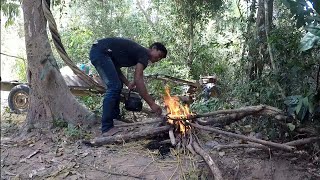 ເຂົ້າປ່າຫາກິນສອງຄົນ//เข้า​ป่า​หา​กินสองคน