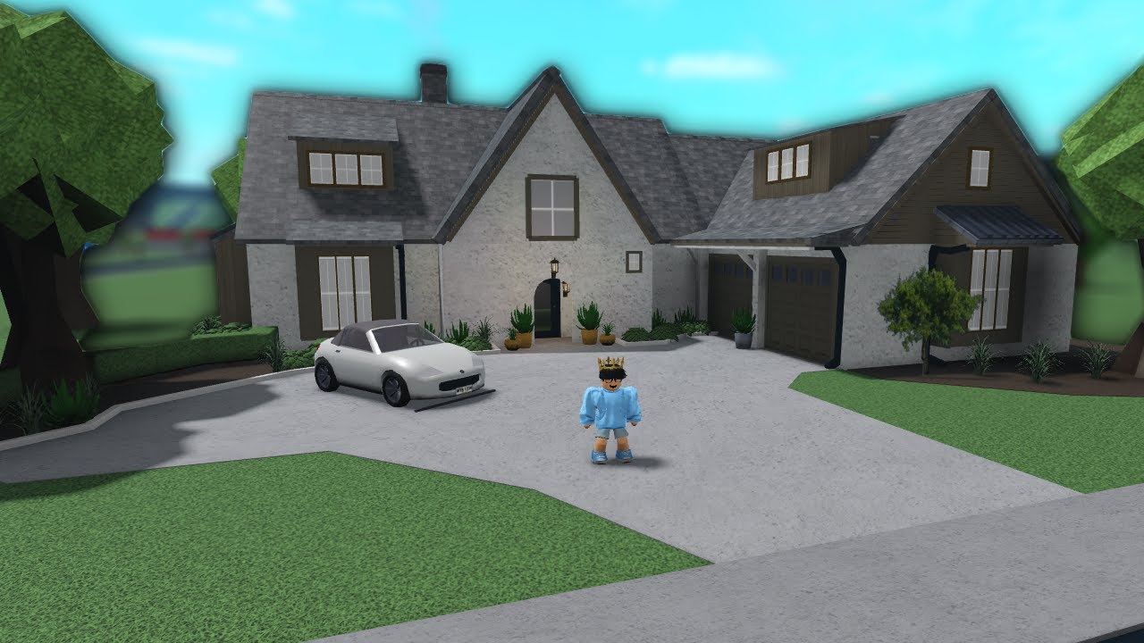 TRYING TO BECOME A BETTER BLOXBURG BUILDER... Building A Modern Tudor ...