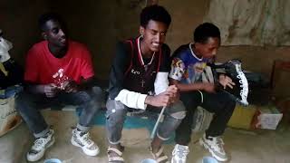 ኣብ እንዳ ስዋ ምስ ጀምዓ ክራር እንዳተጫወትና