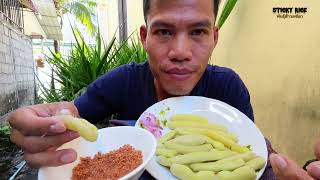 eating fermented tamarind with salt and chili/ มะขามดองกับพริกเกลือ ยั่วน้ำลาย#yummy #videos