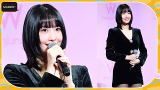 TWICEモモ、大胆ミニで美脚すらり　深Vネックで輝くデコルテも　シンプルコーデで魅了