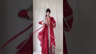 又飒又仙的红衣汉服，像不像行走江湖的女侠 #汉服 #fashion #beautiful #马面裙 #hanfu #hanfudress #clothes #horse #dress #beauty