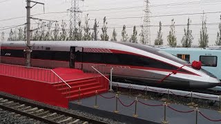 High-Speed Train with Variable Gauge