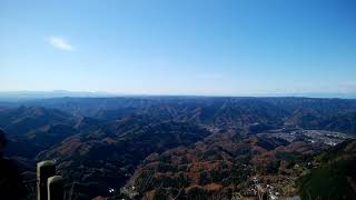 奥久慈男体山山頂の眺望と月居山紅葉(2)