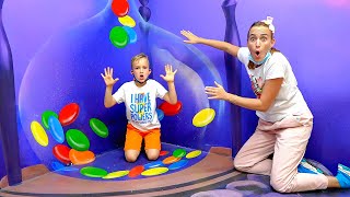 Vlad and Niki play and have fun in museums of illusions