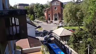 Traffico a Monza.  Anche il bus perde la pazienza.