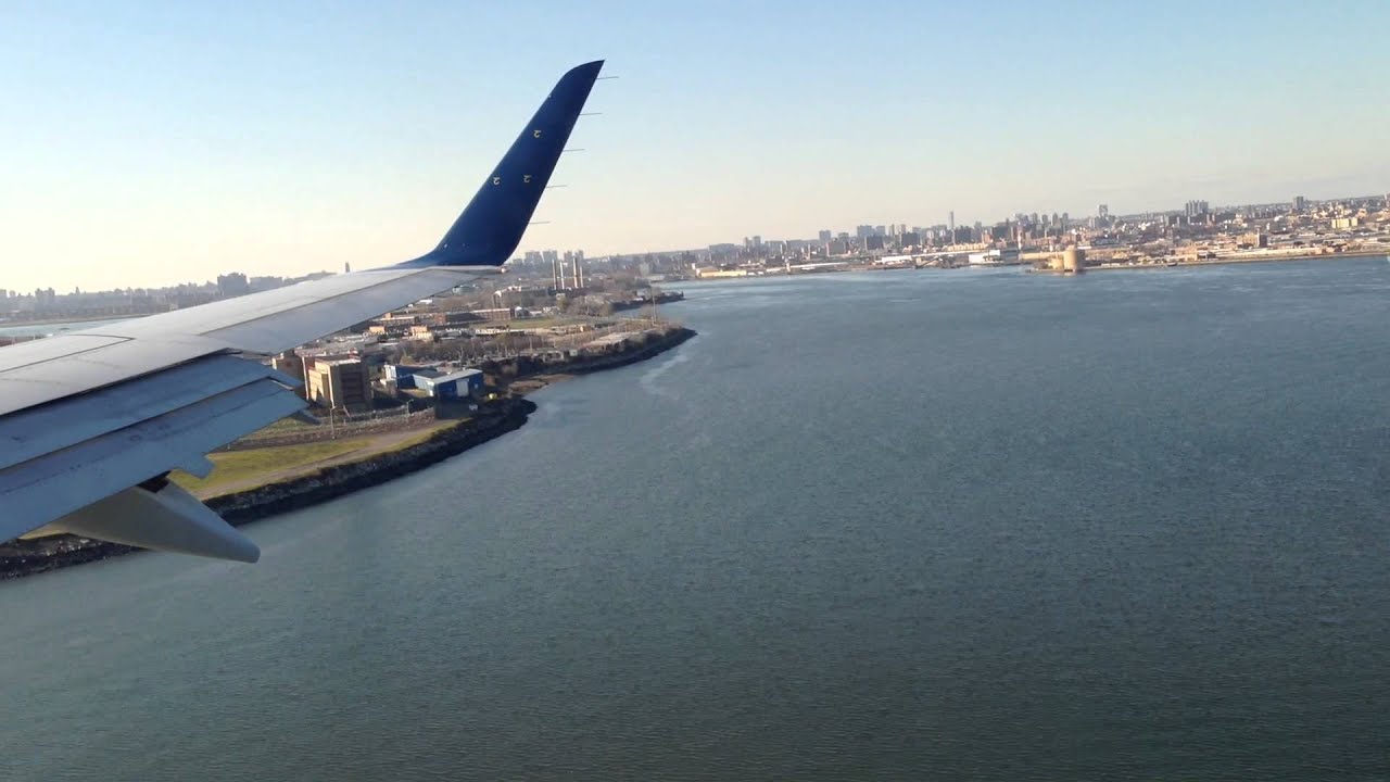 Landing In New York LGA LaGurdia Airport - YouTube