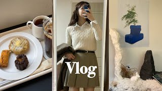 vlog. 직장인 브이로그. 월요병에 걸려버린..학원강사. 벌써 봄옷을 사?🍀(라티젠,링서울,로엠). 홍대 데이트(헤이오브제,츠케루,산옥커피로스터즈). 커플 사진 찍기🖤