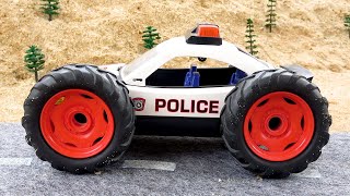 Police car chase monster truck and get in trouble with giant wheels - Toy car story