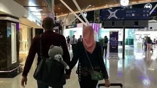 Dah Macam Fattah Fazura, Sheila Rusly dan Suami Punya Sweet Pimpin Tangan di Airport