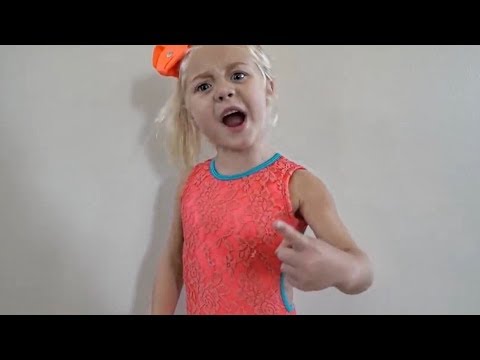 HILARIOUS FAMILY DANCE CLASS TAUGHT BY 4 YEAR OLD! HILARIOUS FAMILY DANCE CLASS TAUGHT BY 4 YEAR OLD!