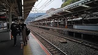 神領から静岡に転属して来た313系8000番台が211系と連結して熱海駅に入線