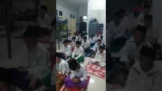 Shalat Tahajjud Santri Tebuireng Jombok - SMP SAINS