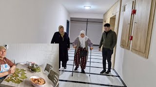 HATİCE HANIM ANNEME YAPRAK SARMASI YAPIYOR VE ANNEMİ GEZMEYE ÇIKARTTIK