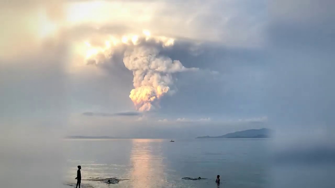 Phreatic Explosion Of Taal Volcano In Batangas, Philippines | 01-12 ...