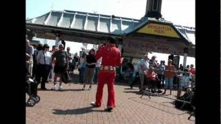 Elvis Shmelvis live on Brighton Pier - The wonder of you, July 2011