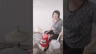 有范，是那么回事，试问这架子鼓是进口的吗🤣