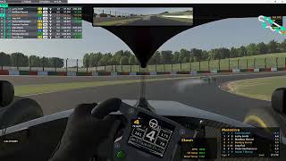 iRacing WET WEATHER DEBUT PODIUM IN F4 @ SUZUKA