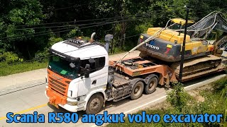 Muatan besar!!! scania R580 angkut excavator volvo 480D di jalur lintas Kalimantan