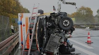 Aquaplaning: Rettungswagen verunglückt auf der A3 auf der Fahrt zum Einsatz