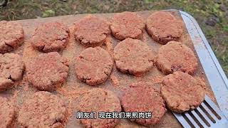 96°伏特加配俄式大烤串！60岁苏联老兵开启烹饪探险，太硬核了！