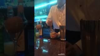 梨🍐がシャキシャキ！！爽やかブルーな微炭酸カクテル🍸