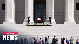 Mourners gather to pay respect to late Supreme Court Justice Ruth Bader Ginsburg