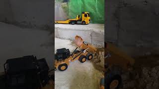 rc Excavator Huina 1593, rc Dump Truck huina double E loading matrial..   #mainanrc  #short #shorts